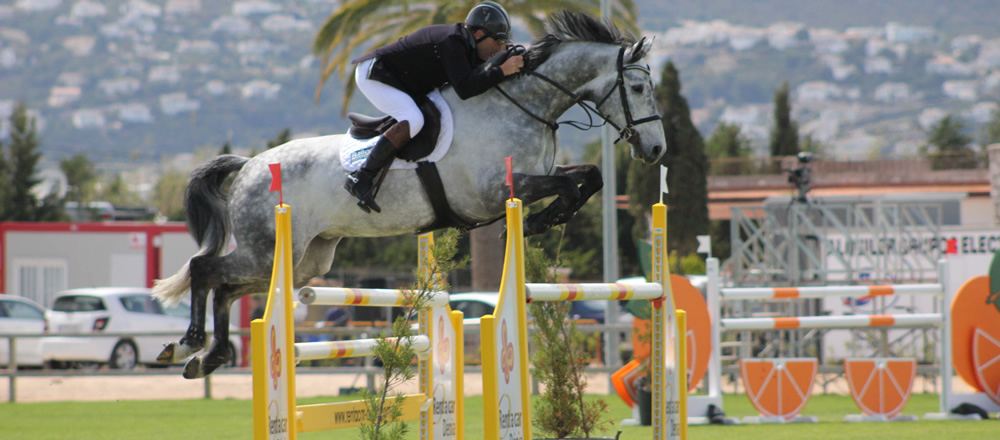 Jess Mendoza and Spirit T competing at Olivia Nova